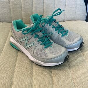 New Balance Tennis Shoes